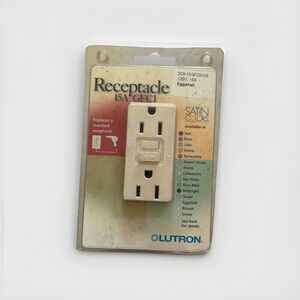 New Lutron Receptacle Outlet 15A Model SCR-15H-SW In Eggshell
